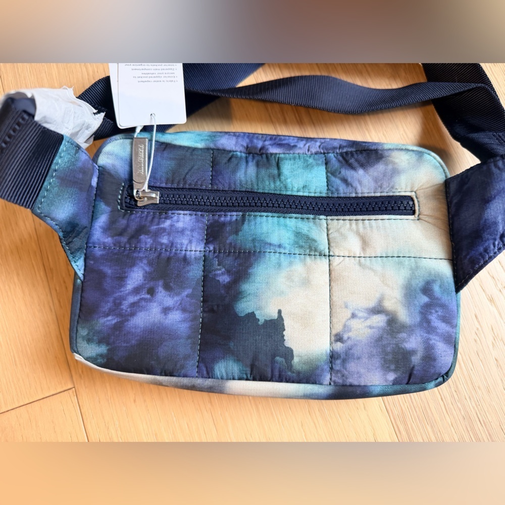 Lululemon Quilted Grid Belt Bag in Meteor Wash Print Multi - Picture 9 of 9